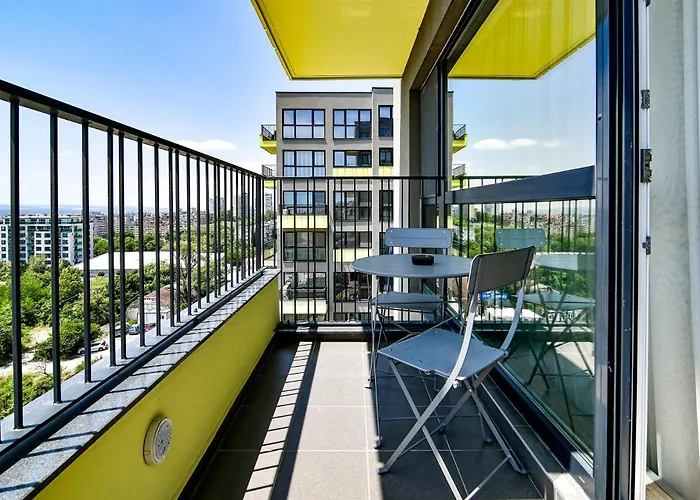 Azure View 2br Luxury - Free Parking *