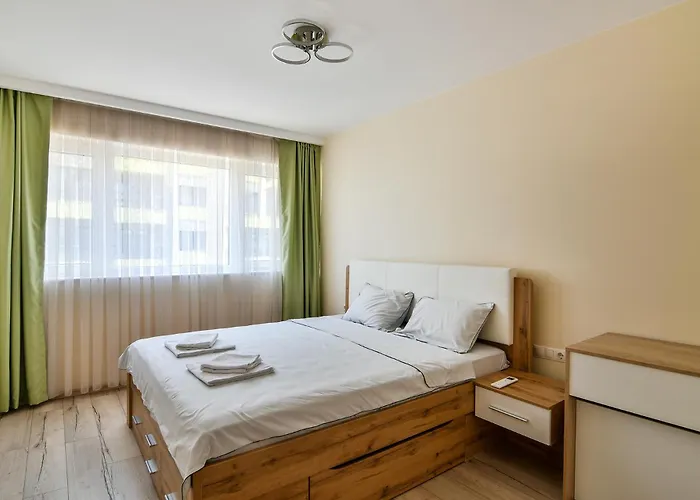 Azure View 2br Luxury - Free Parking *