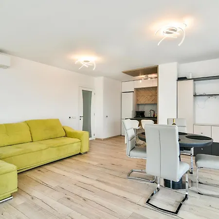 Azure View 2br Luxury - Free Parking *