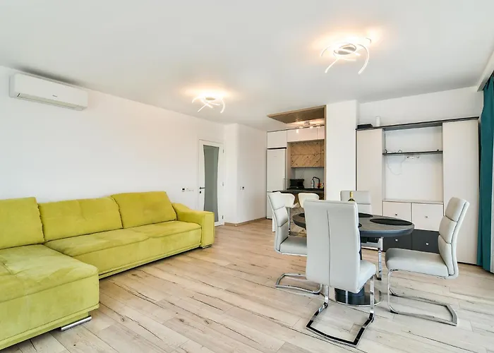 Azure View 2br Luxury - Free Parking *